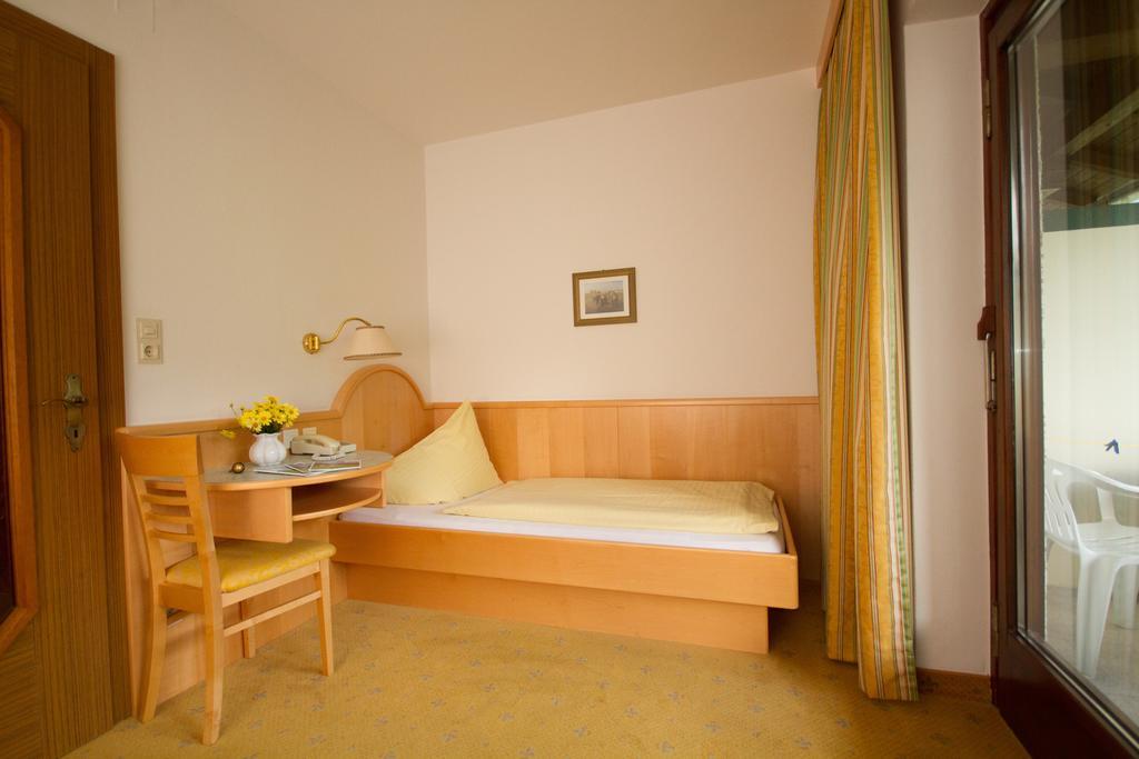 Hotel Garni Sonnblick Bad Kleinkirchheim Oda fotoğraf