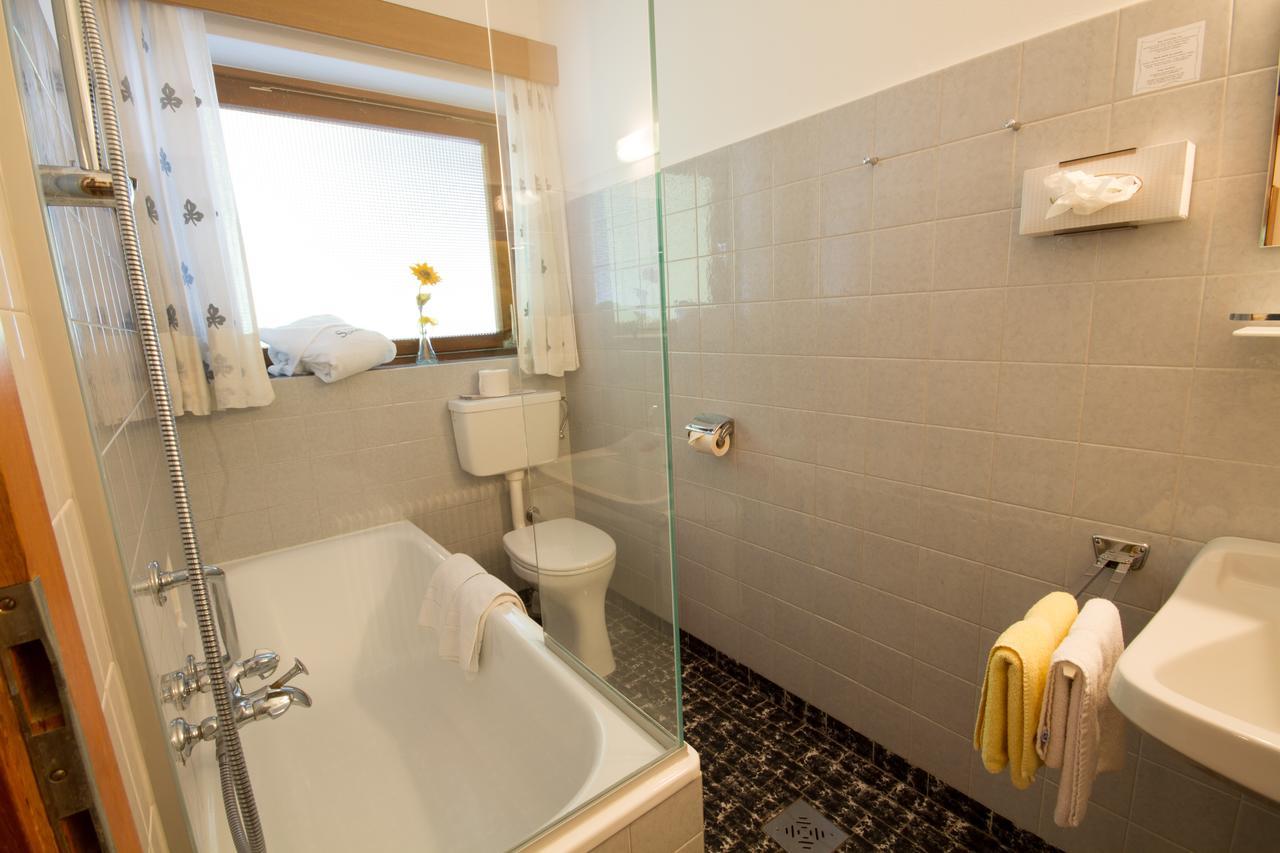 Hotel Garni Sonnblick Bad Kleinkirchheim Oda fotoğraf